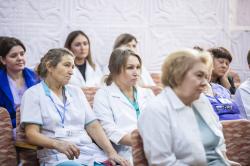 Проекты по модернизации медицинских учреждений столицы, их оснащение современной техникой и повышение качества предоставляемых пациентам медицинских услуг обсудили с сотрудниками больницы имени В. Игнатенко. 